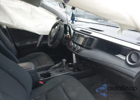 2018 Toyota Rav4 Le z USA, uszkodzony, nr VIN JTMBFREV8JJ731111